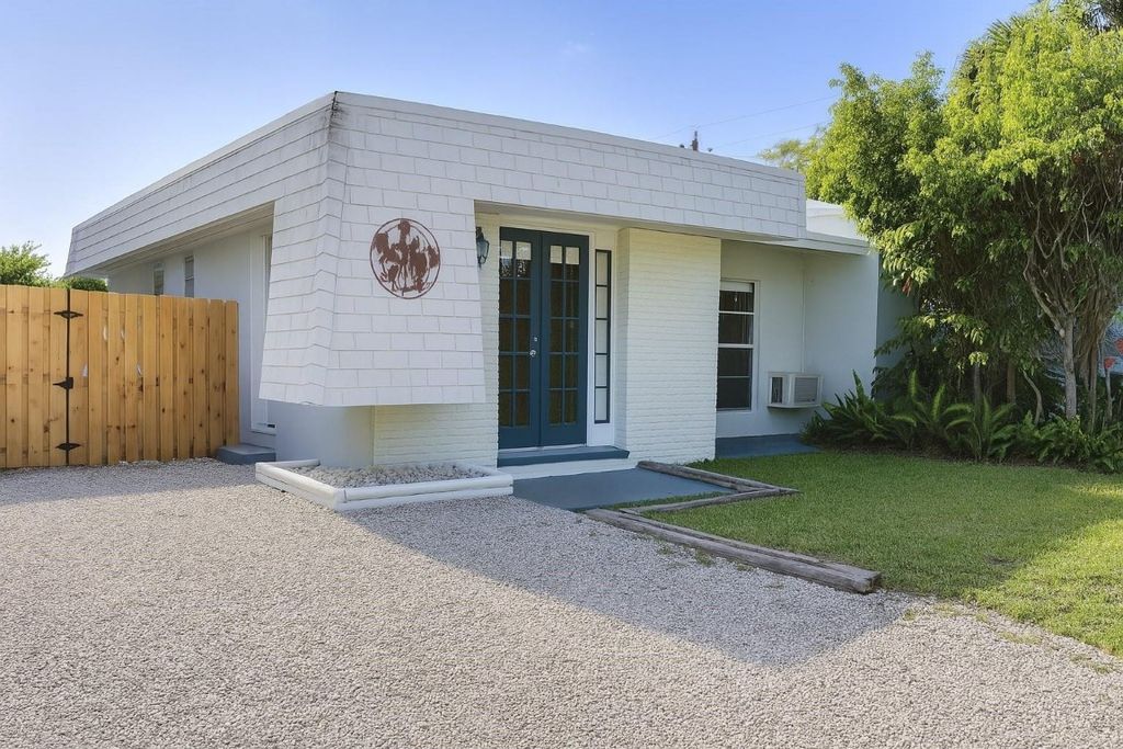 Photo of 1200 NE 17th Terrace #C, Fort Lauderdale, FL 33304 (MLS # F10516410)