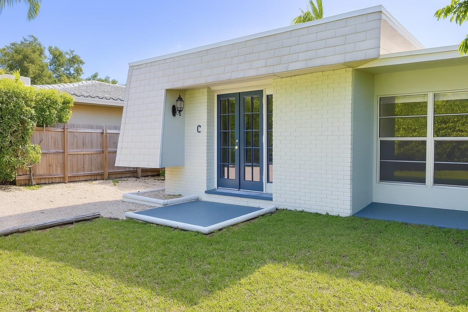 Tucked away on a quiet street in the centrally located Lake Ridge neighborhood, this place has everything you need. Updated floors, kitchen, bath, private yard and laundry on premise, parking for 2 cars. This charming apartment is walking distance to restaurants, shopping, and the beach; a short drive to Las Olas.
