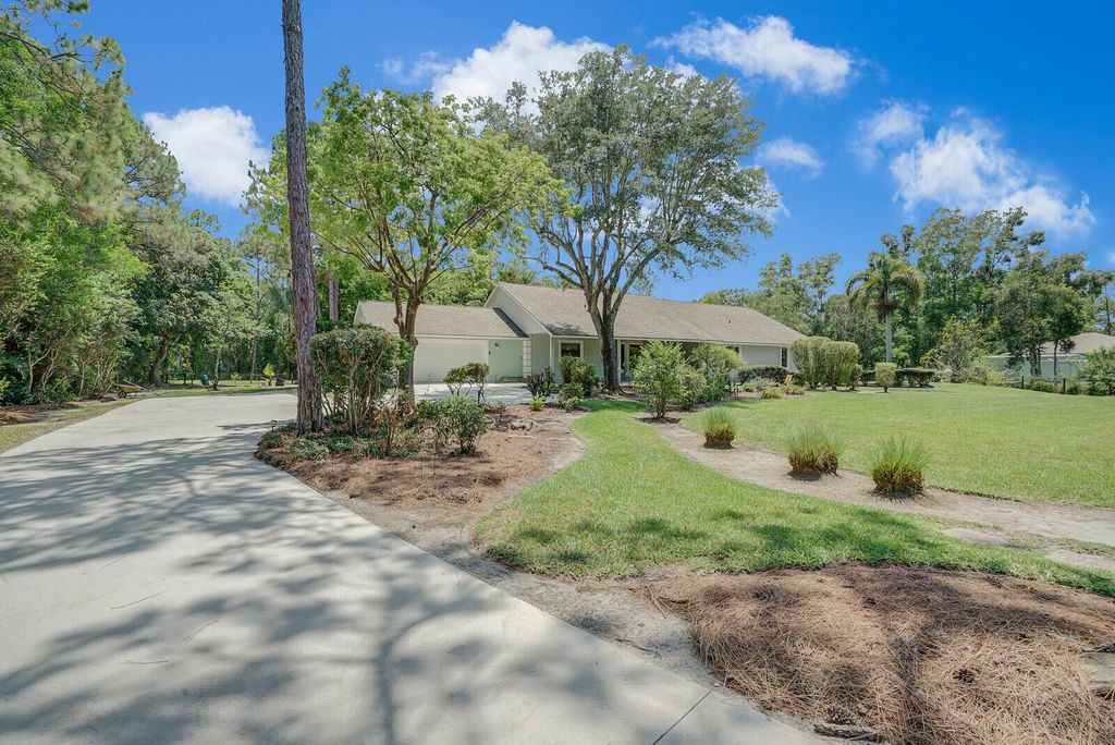 Photo of 13064 155th Place N, Jupiter, FL 33478 (MLS # R10992320)