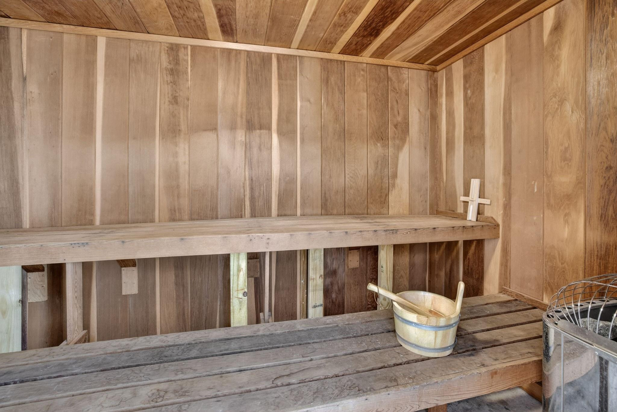 Embassy Tower - Residential