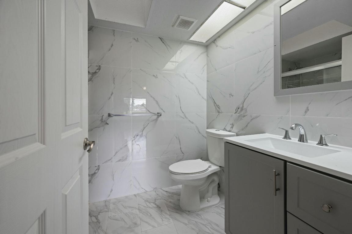 LA MANCHA 2 - Residential Lease