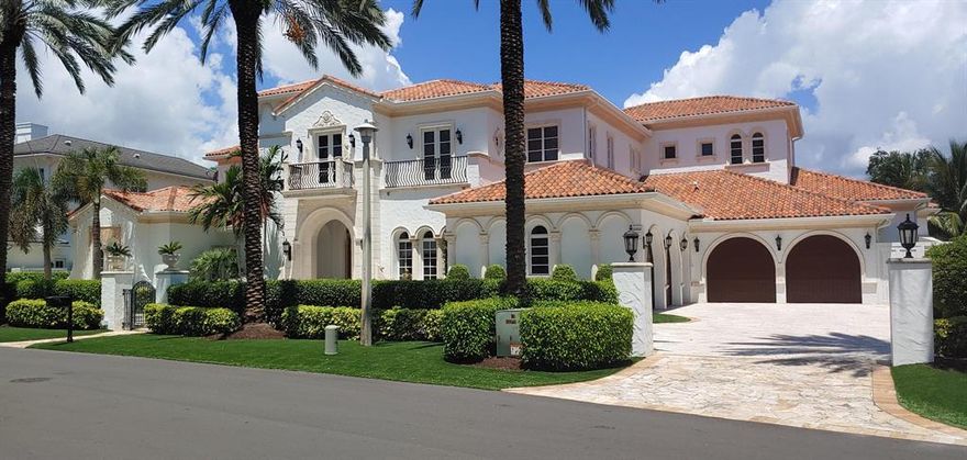 Beautiful home on golf course in Royal Palm Yacht and Country Club