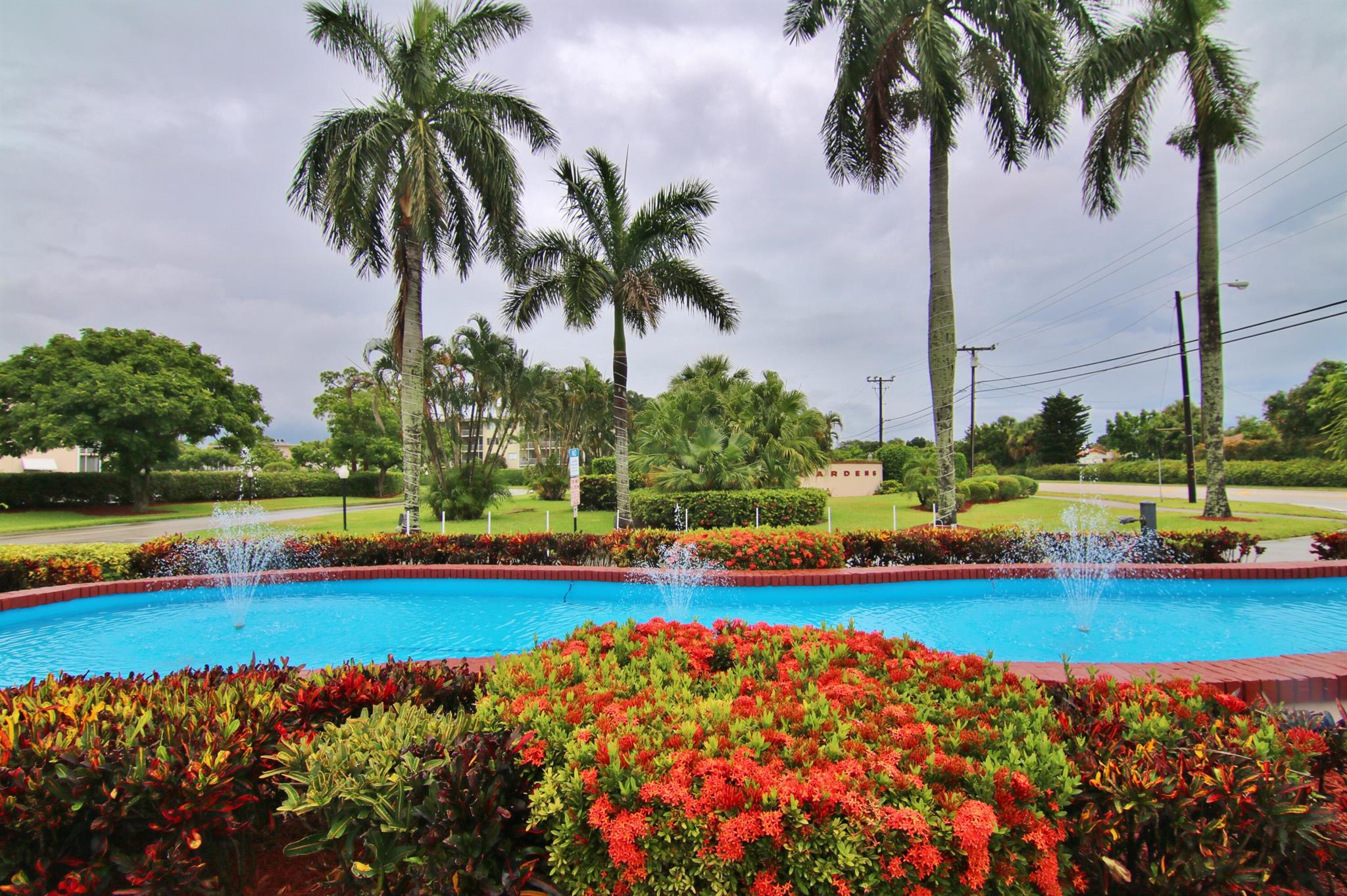 LAKE CLARKE GARDENS COND - Residential