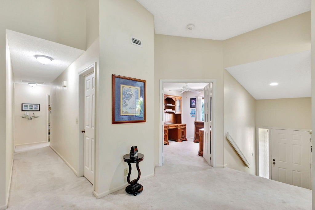 Photo of 18 Lexington Lane W #E, Palm Beach Gardens, FL 33418 (MLS # R10998285)