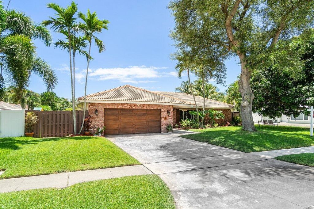 Photo of 100 SW 15th Court, Boca Raton, FL 33486 (MLS # R10803187)