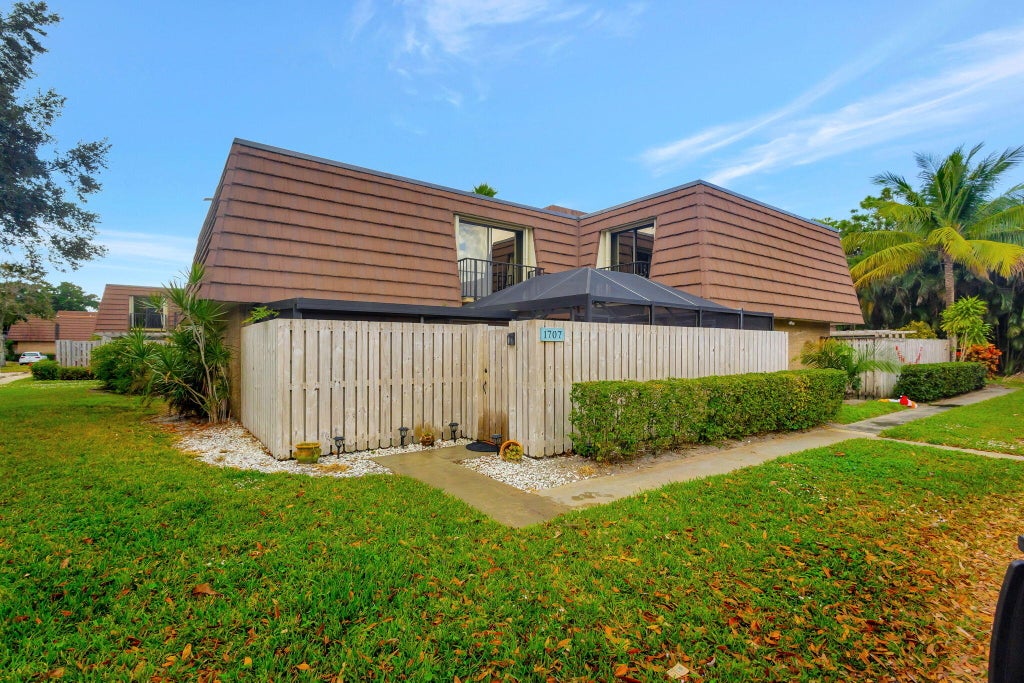 Photo of 1707 17th Lane, Palm Beach Gardens, FL 33418 (MLS # R11046406)