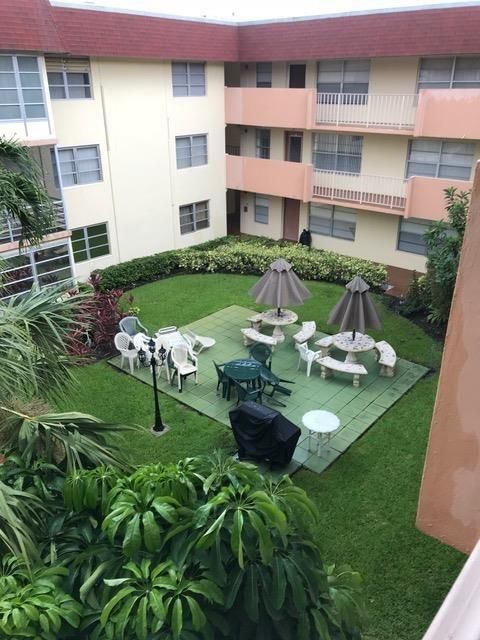 A home in Lauderdale Lakes