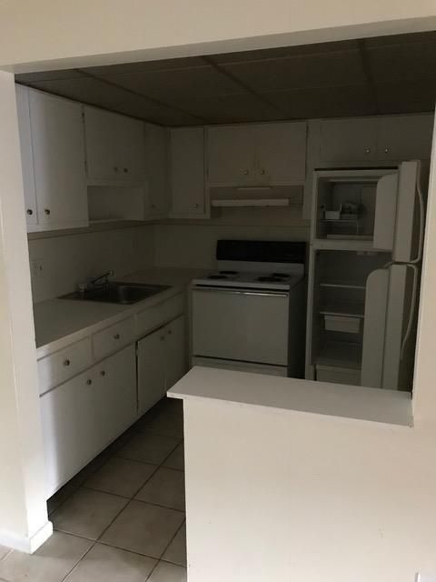 A home in Lauderdale Lakes