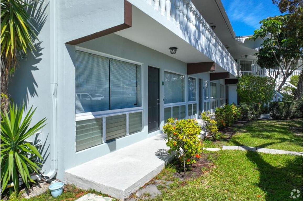 Santa Barbara Shores 33-2 - Residential Lease