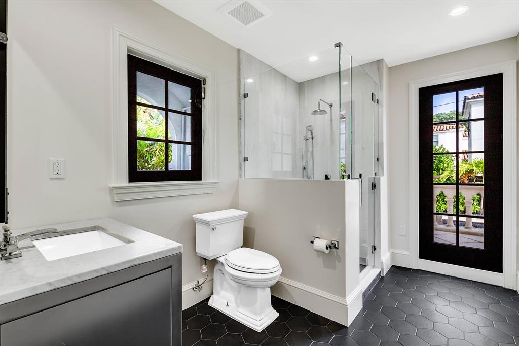 EL CID IN - Residential