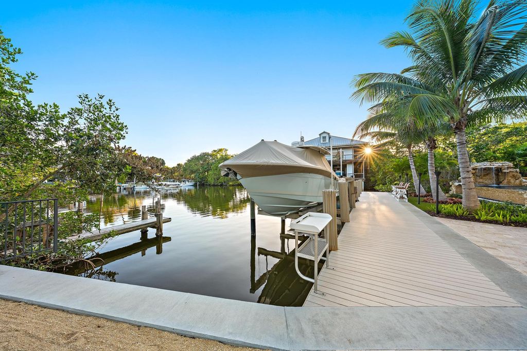 Photo of 942 Pompano Drive, Jupiter, FL 33458 (MLS # B26024743)