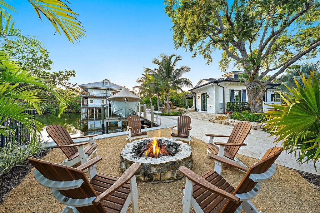 Photo of 942 Pompano Drive, Jupiter, FL 33458 (MLS # B26024743)