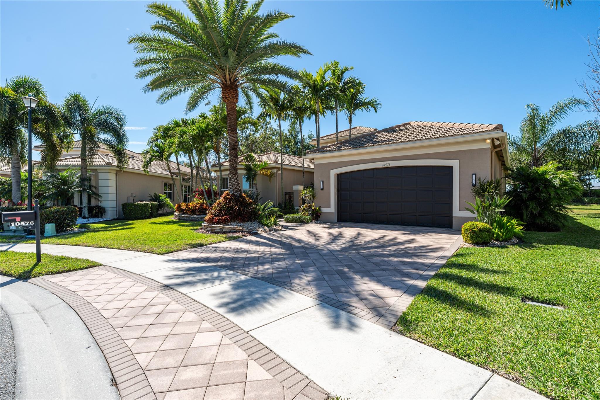 10576 Whitewind Cir