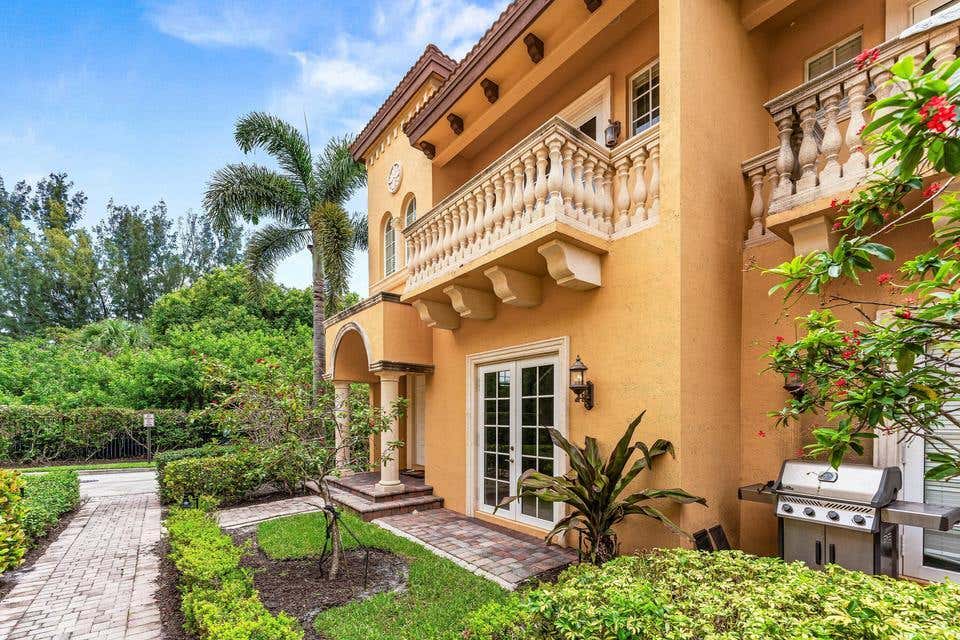 Photo of 210 NE 69th Circle, Boca Raton, FL 33487 (MLS # B26047406)