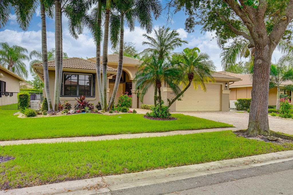 Photo of 7903 Via Grande, Boynton Beach, FL 33437 (MLS # R10907262)
