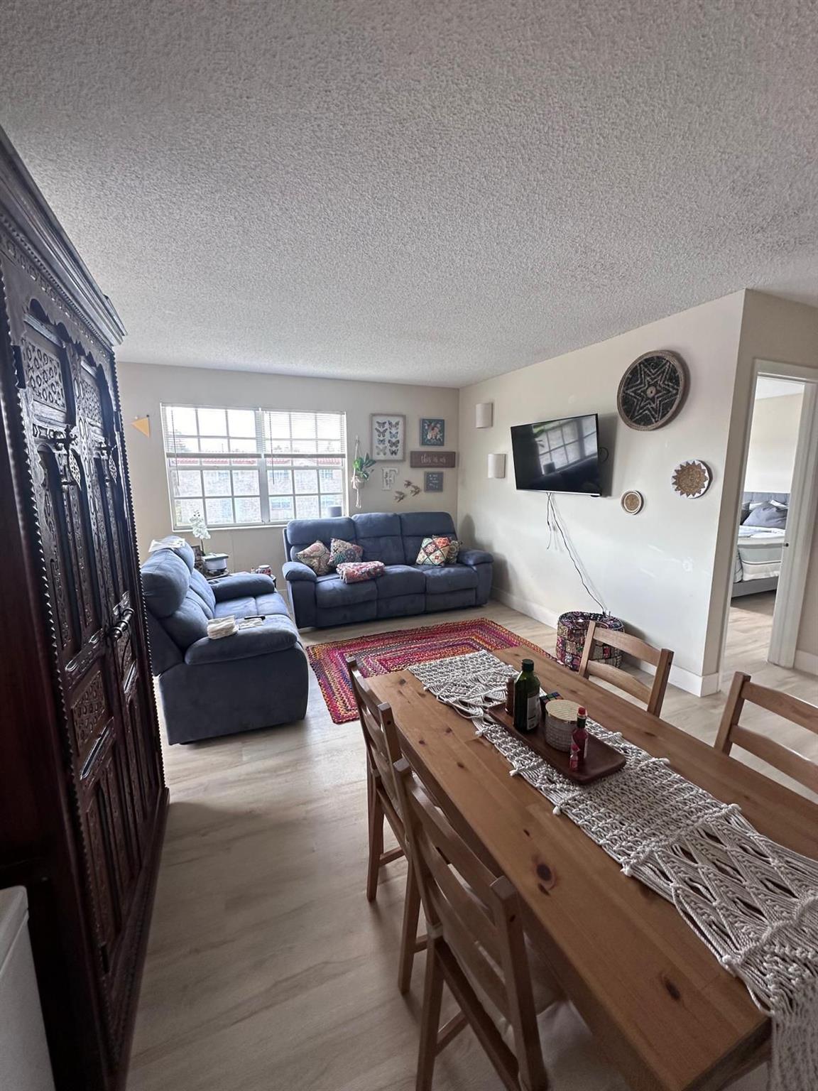 Don't miss this opportunity to live in the desired city of Pembroke Pines. Beautiful 3 bed/2 bath, excellent location, close to malls, banks, restaurants. Min 650 credit score in all credit bureaus is require by the Assoc for approval, to submit application is by appt only. No walk ins -Assoc Rental Application in attachments. Minimum 650 FICO Score is required by the association.