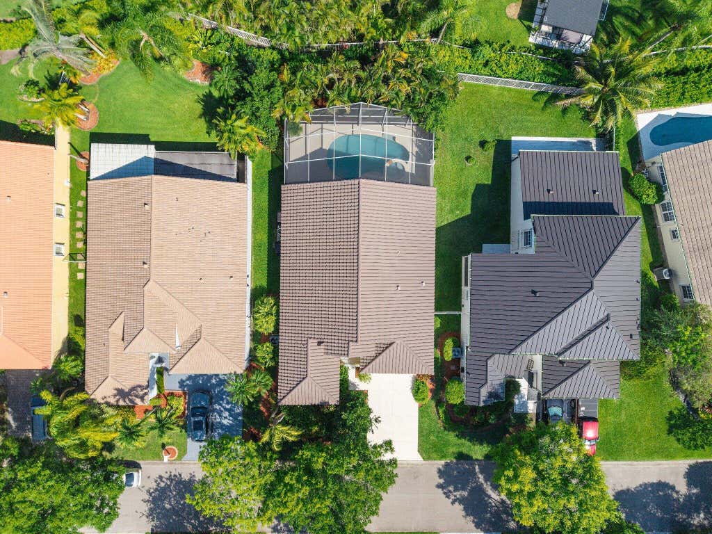 Photo of 2016 Island Circle, Weston, FL 33326 (MLS # B26052501)