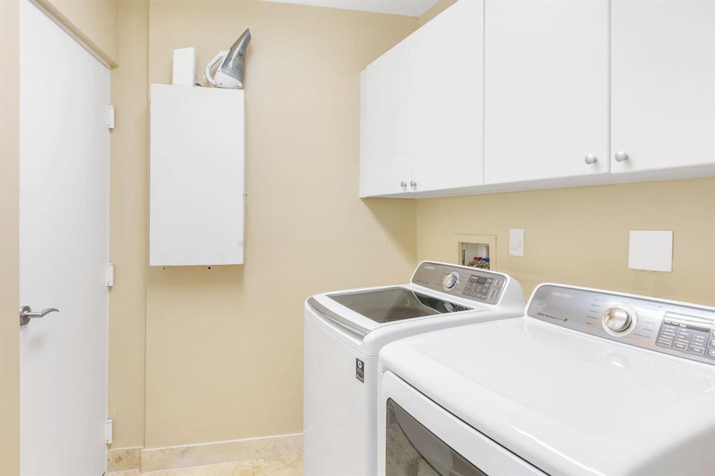 ESPLANADE GRANDE CONDO - Residential