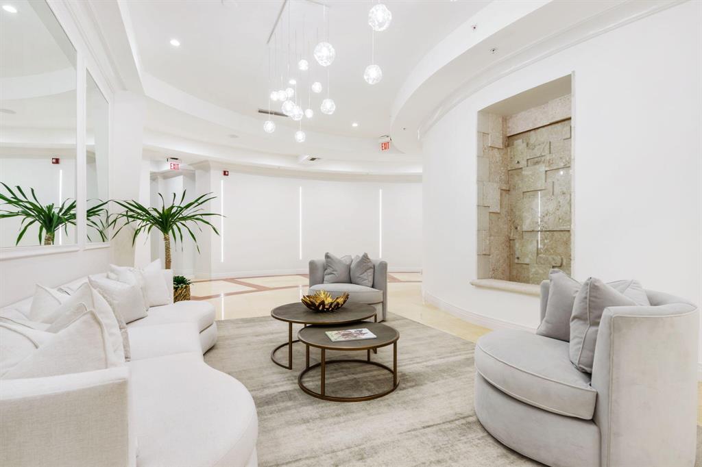 ESPLANADE GRANDE CONDO - Residential