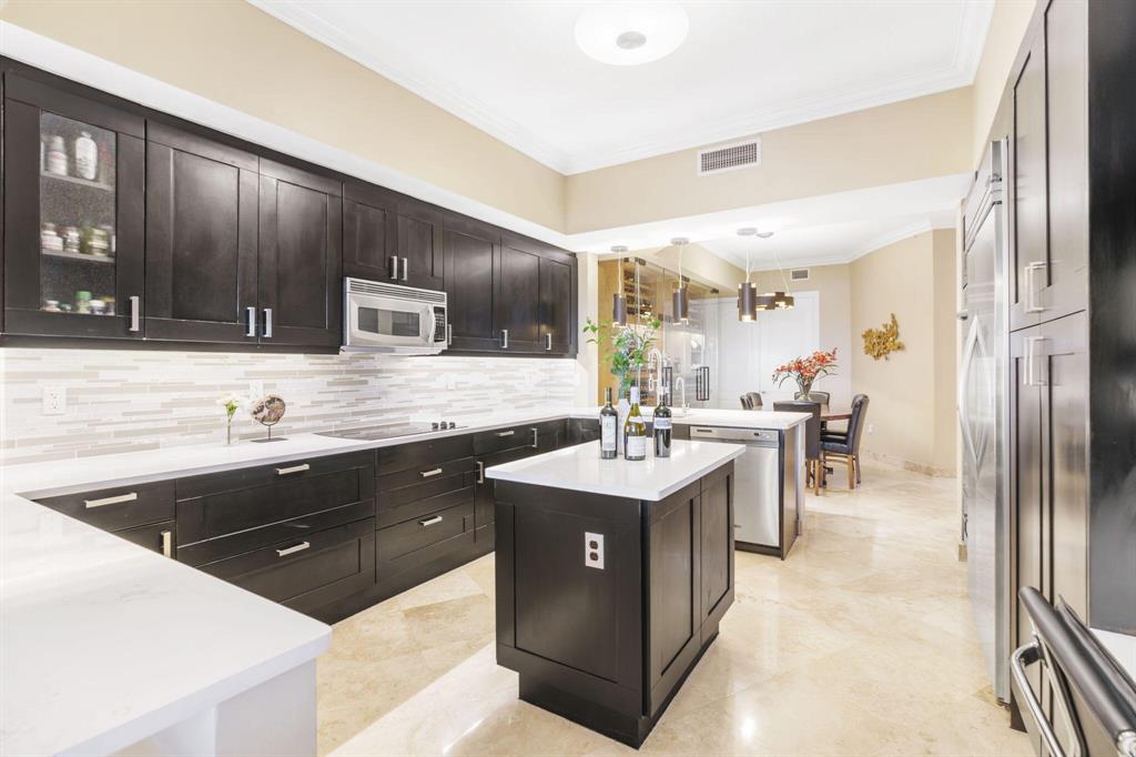 ESPLANADE GRANDE CONDO - Residential