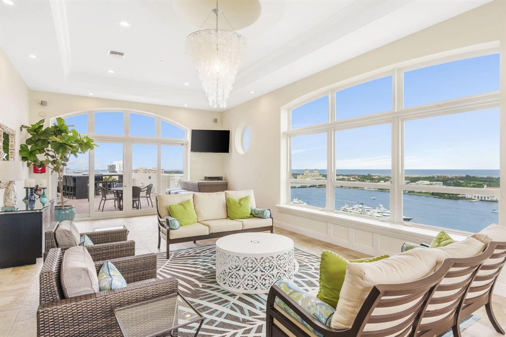 ESPLANADE GRANDE CONDO - Residential