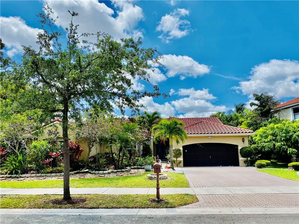 Photo of 523 Stonemont Dr, Weston, FL 33326 (MLS # F10277681)
