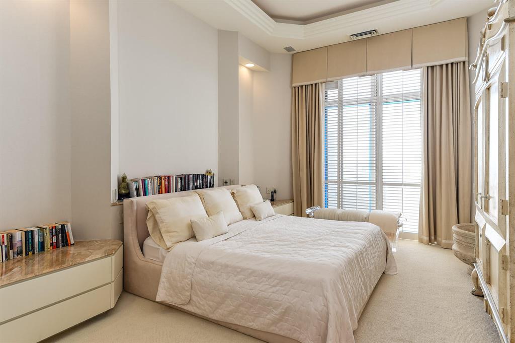 TRUMP PLAZA OF THE PALM B - Residential