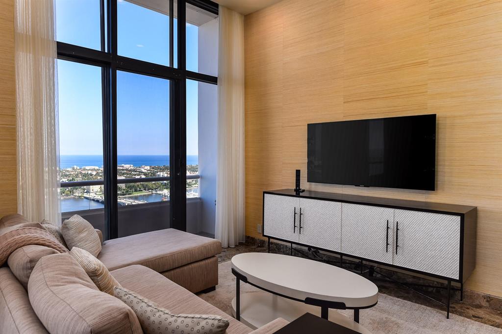 TRUMP PLAZA OF THE PALM B - Residential