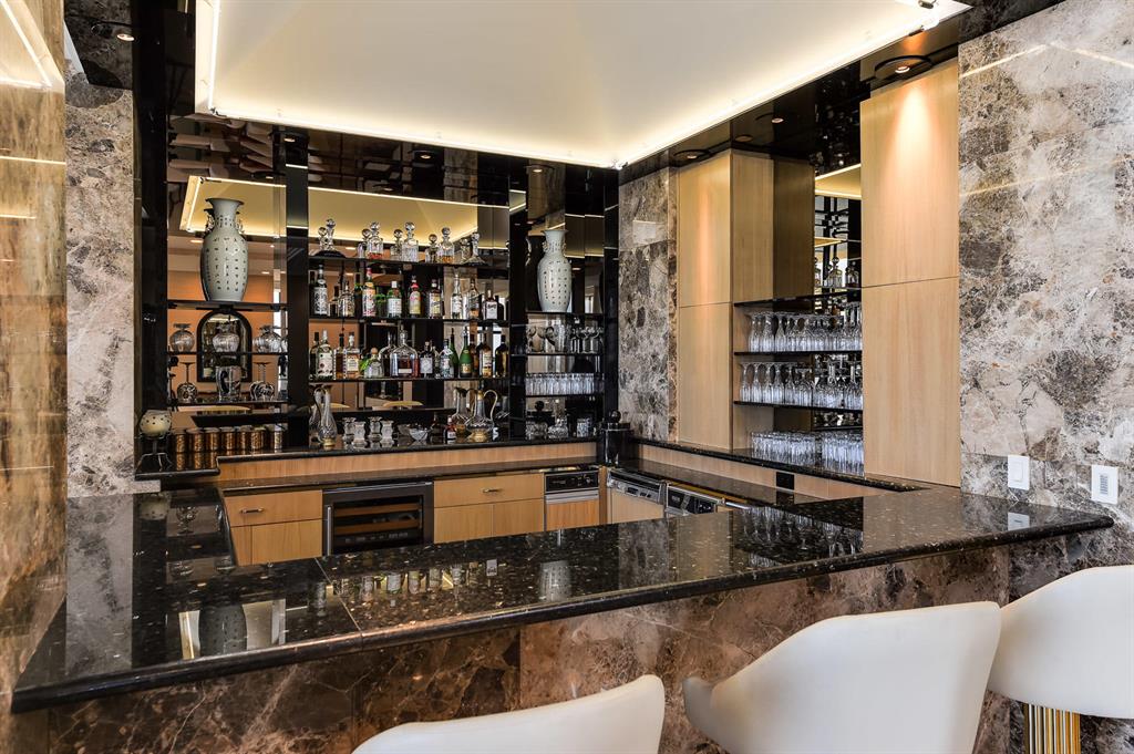 TRUMP PLAZA OF THE PALM B - Residential