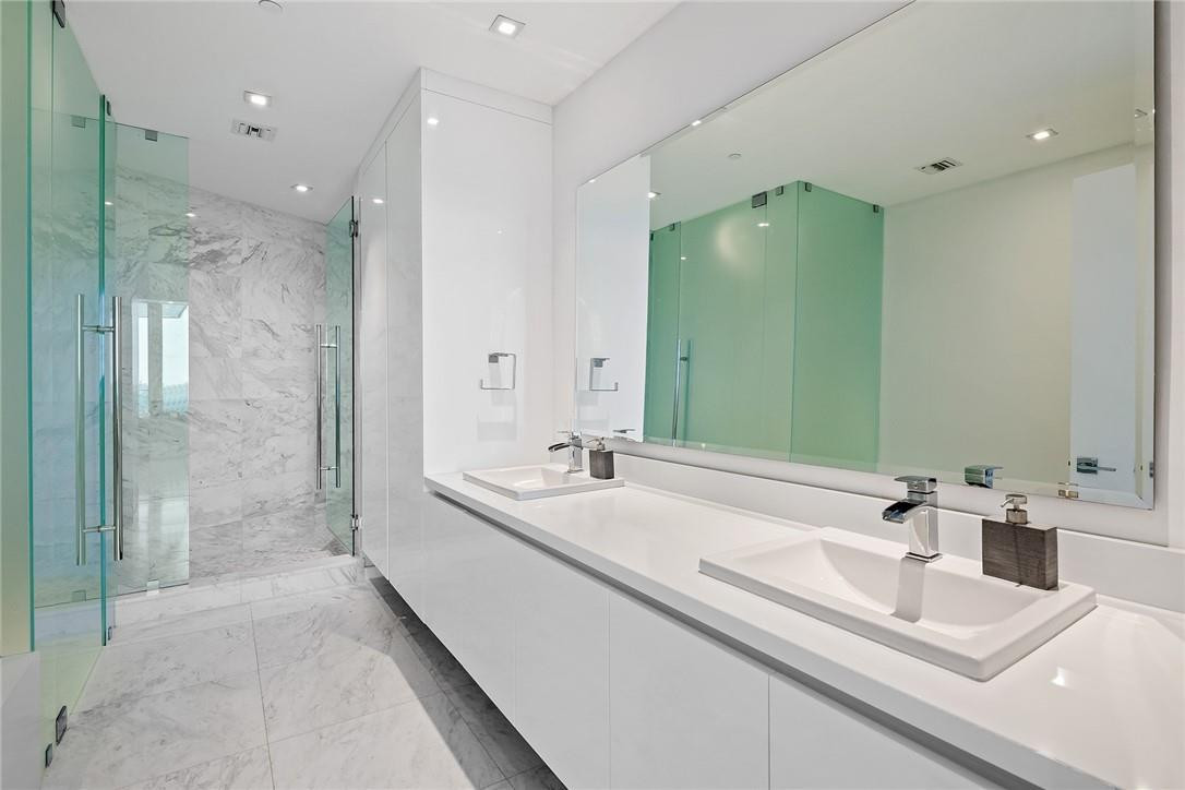 PARAMOUNT - Residential Lease