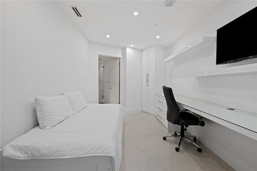 PARAMOUNT - Residential Lease