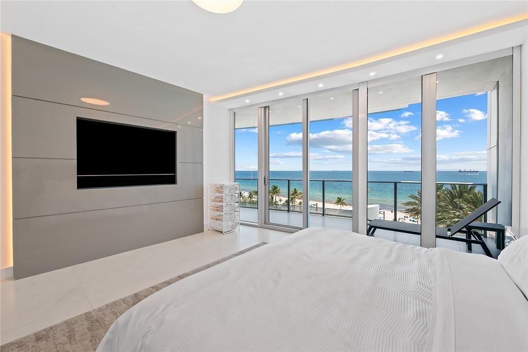PARAMOUNT - Residential Lease