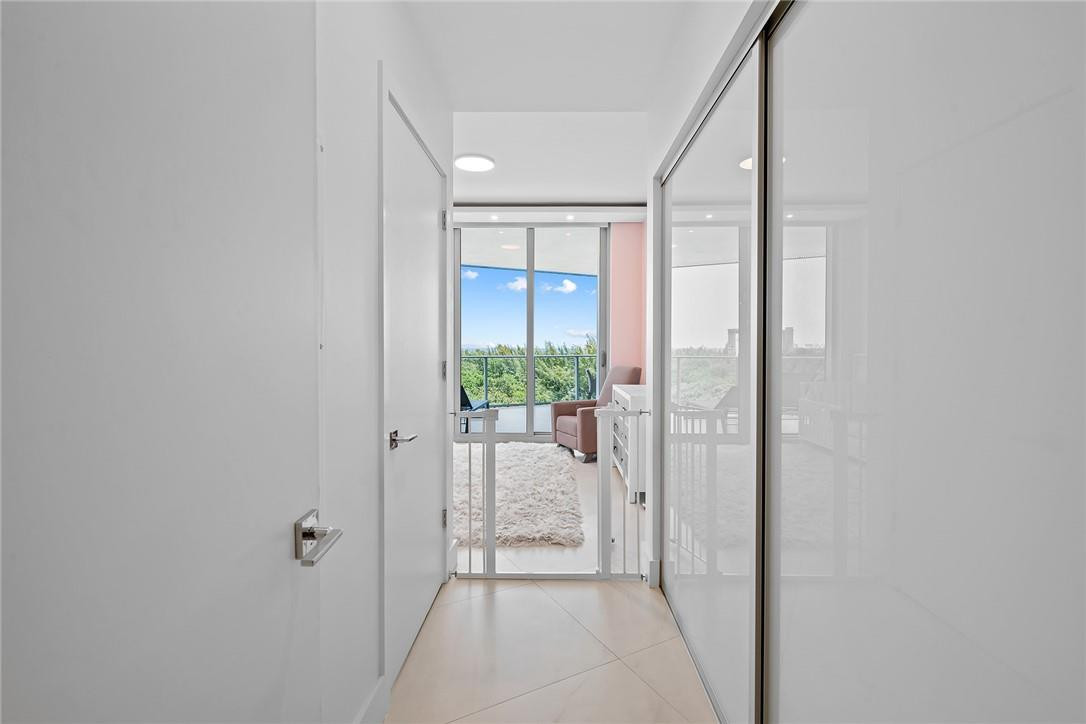 PARAMOUNT - Residential Lease