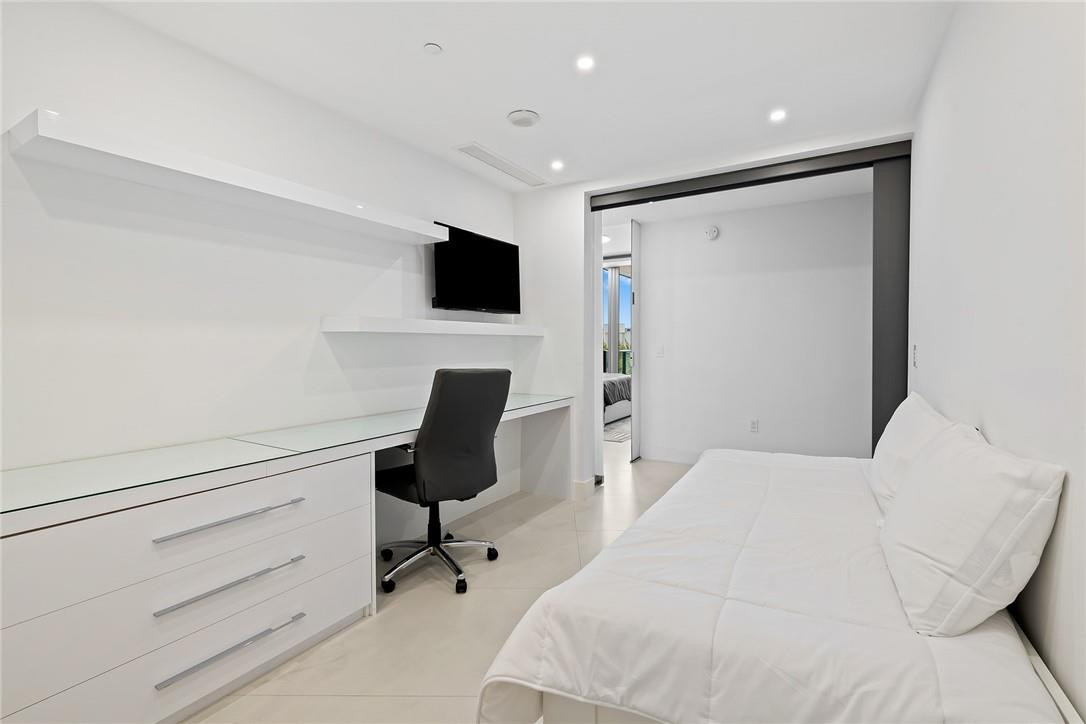 PARAMOUNT - Residential Lease