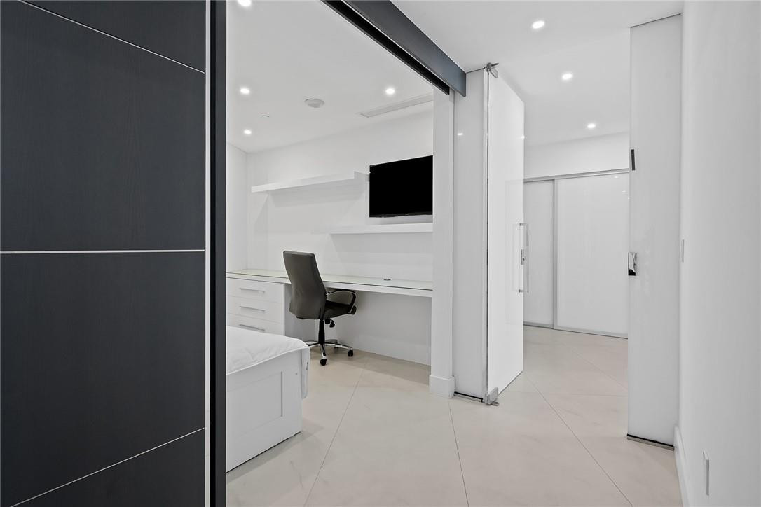 PARAMOUNT - Residential Lease