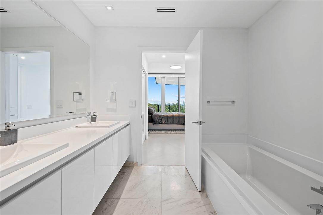 PARAMOUNT - Residential Lease