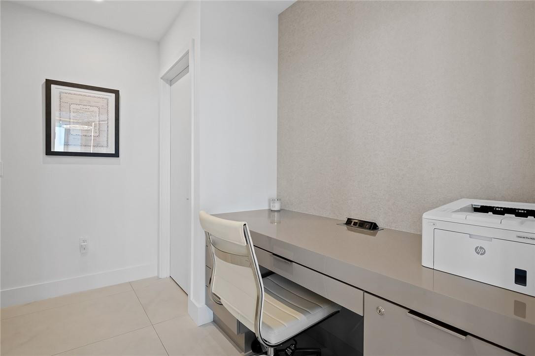 PARAMOUNT - Residential Lease