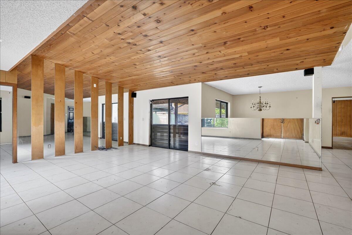 4240 NW 74th Avenue