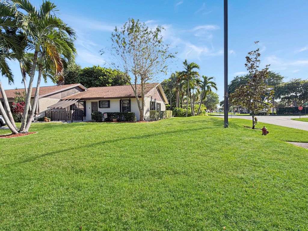 Photo of 48 Via De Casas Norte, Boynton Beach, FL 33426 (MLS # R11138489)