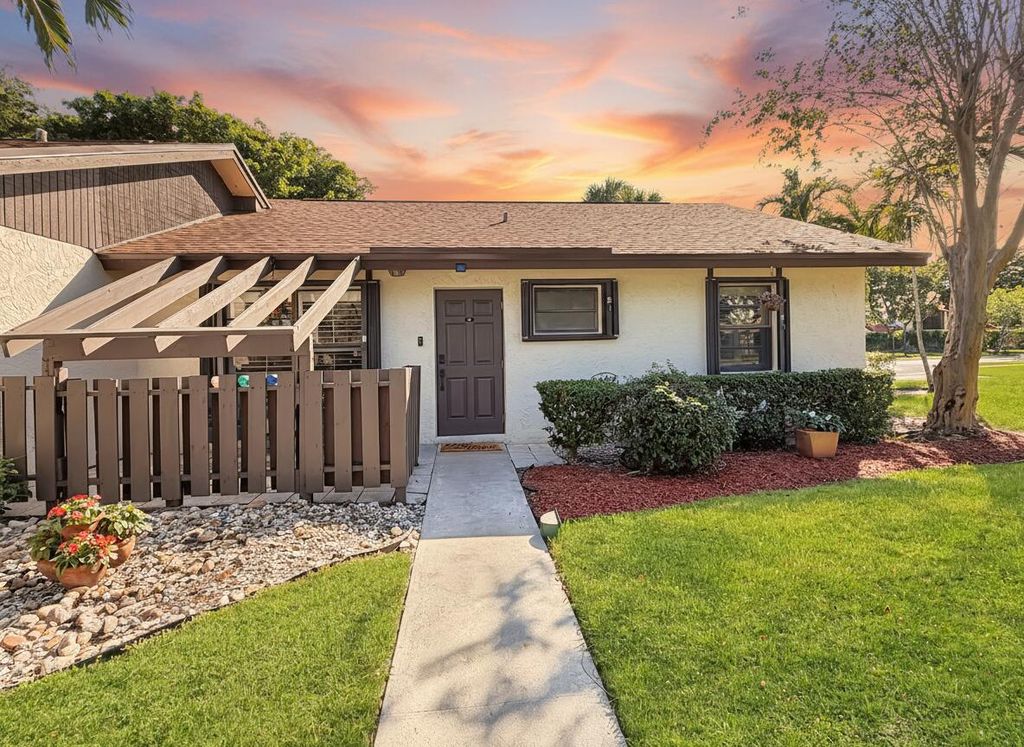Photo of 48 Via De Casas Norte, Boynton Beach, FL 33426 (MLS # R11138489)