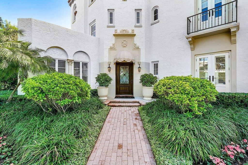 Photo of 130 Brazilian Avenue, Palm Beach, FL 33480 (MLS # R11142126)