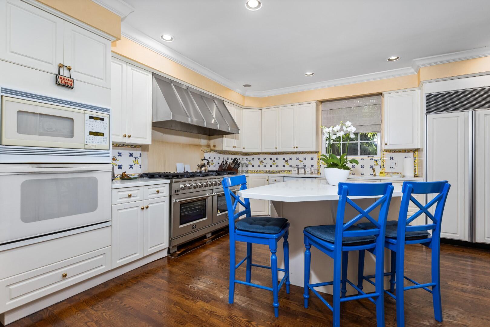 EL BRAVO PARK - Residential