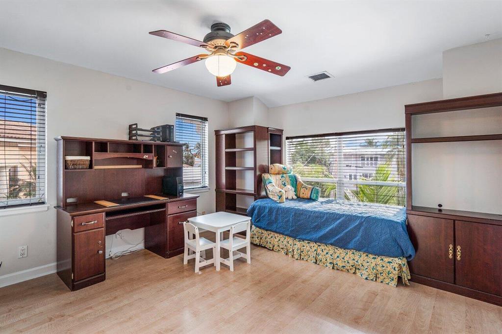 BOYNTON ISLES - Residential