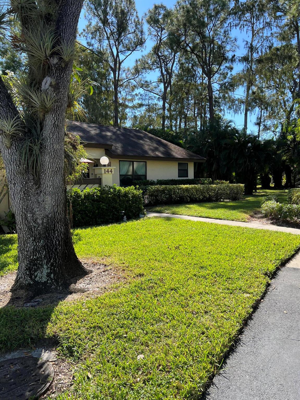 View photos, virtual tours, details... 144 Karanda Court Court