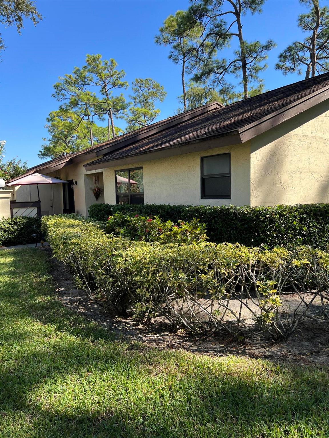 View photos, virtual tours, details... 144 Karanda Court Court