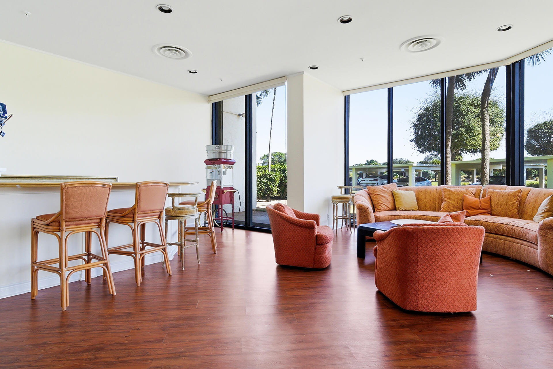 CONSULATE CONDO - Residential Lease