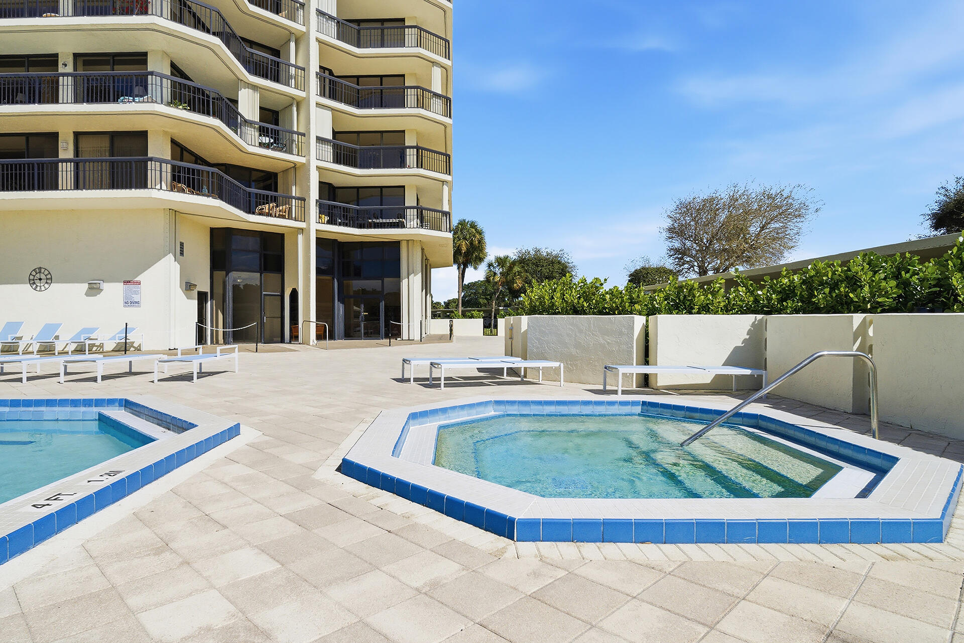 CONSULATE CONDO - Residential Lease