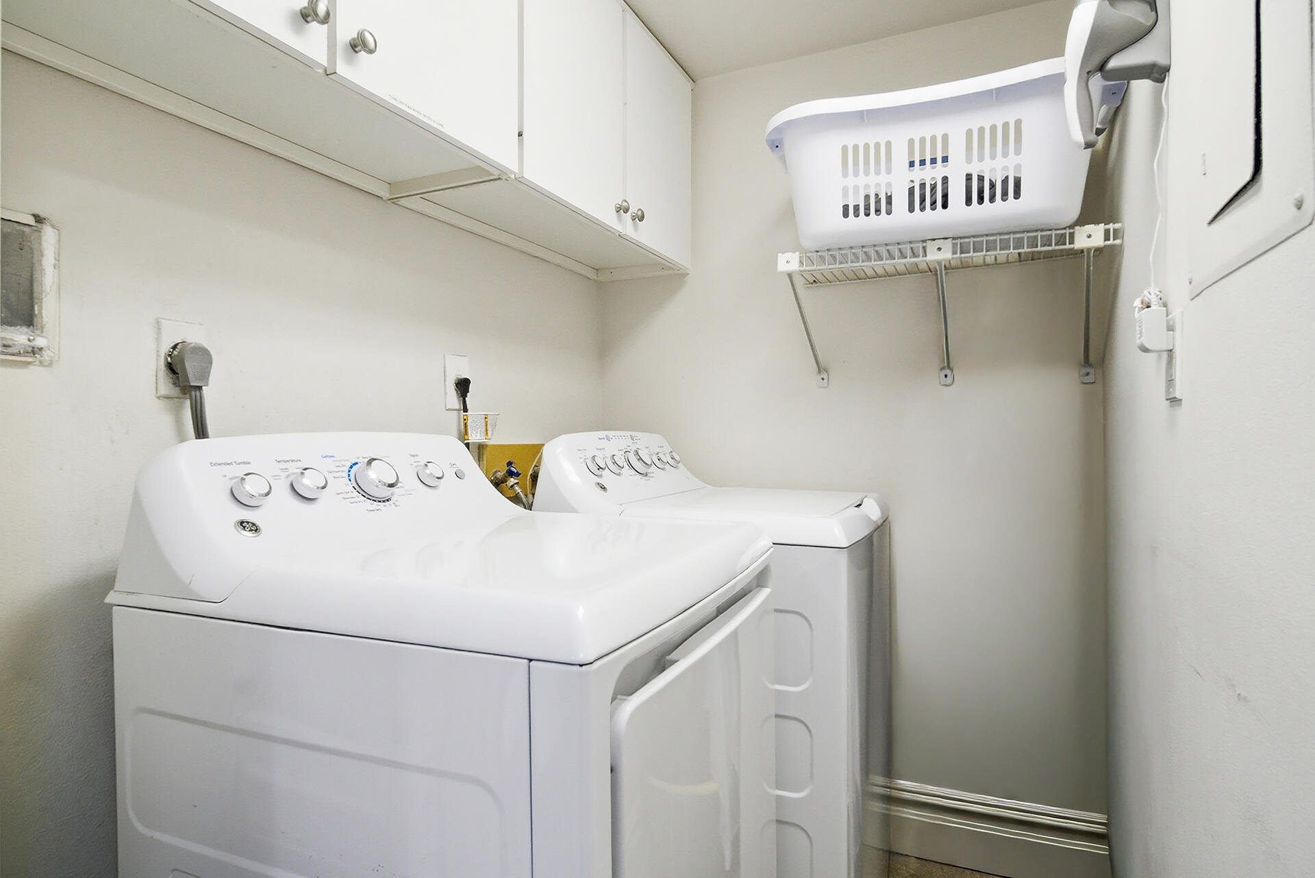 CONSULATE CONDO - Residential Lease