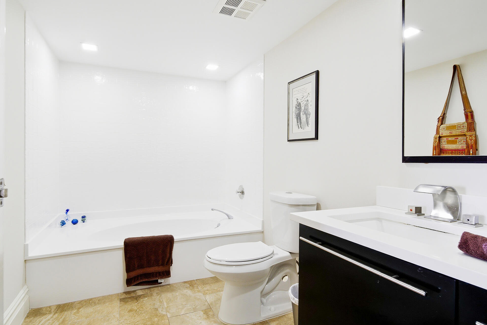 CONSULATE CONDO - Residential Lease