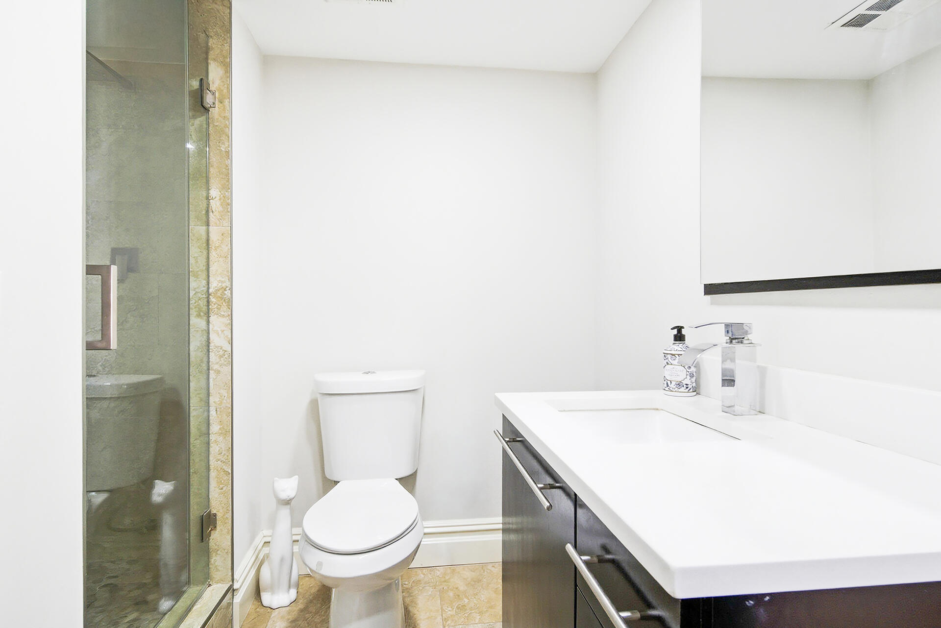 CONSULATE CONDO - Residential Lease